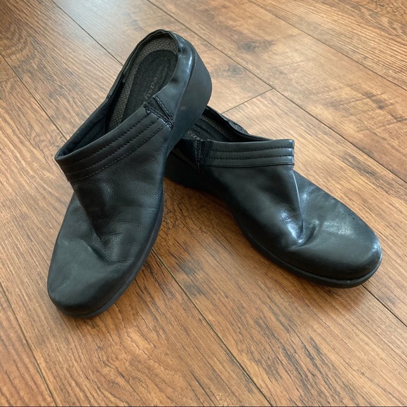 BareTrap Shoes Slip on Clogs Size 7.5 Black Women - Picture 1 of 9